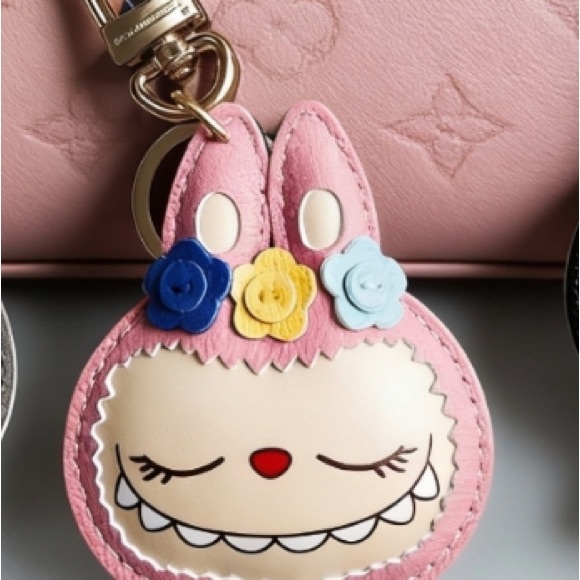 Upcycled labubu bag/purse charm keychain - Picture 5 of 6